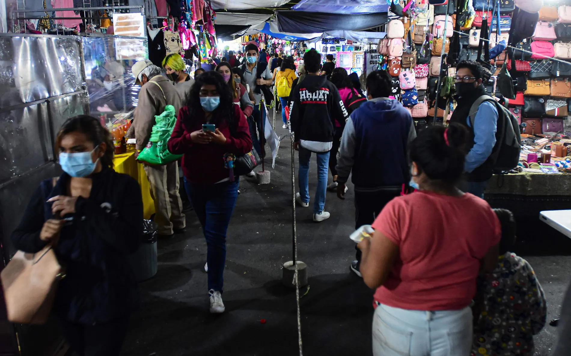 TIANGUIS NOCTURNO